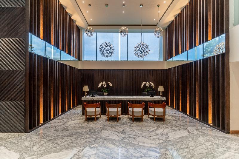 Hotel The Capital 4*